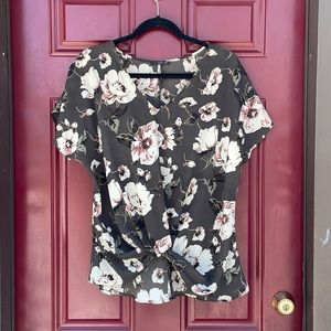 West Kei gray floral blouse, short sleeve. Size small